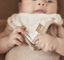 Laden Sie das Bild in den Galerie-Viewer, Jollein-slab-bandana-teddy-bear