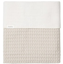 Laden Sie das Bild in den Galerie-Viewer, Koeka-ledikantdeken-cotton-fleece-wafel-amsterdam-sand