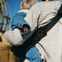 Laden Sie das Bild in den Galerie-Viewer, Wildride-peuter-draagzak-brown-leopard