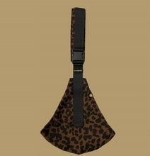 Laden Sie das Bild in den Galerie-Viewer, Wildride-peuter-draagzak-brown-leopard