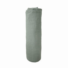 Laden Sie das Bild in den Galerie-Viewer, Mushie hydrofiele doek XL swaddle - Sage - Ikenmijnmama