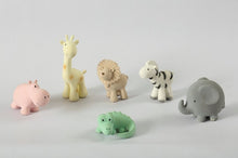 Afbeelding in Gallery-weergave laden, Tikiri badspeeltje met belletje - Leeuw - Ikenmijnmama