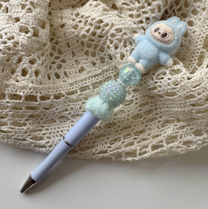 Baby-blauwe-pen-labubu