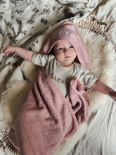 Afbeelding in Gallery-weergave laden, Badcape met naam (optioneel) - Sandstone Pink