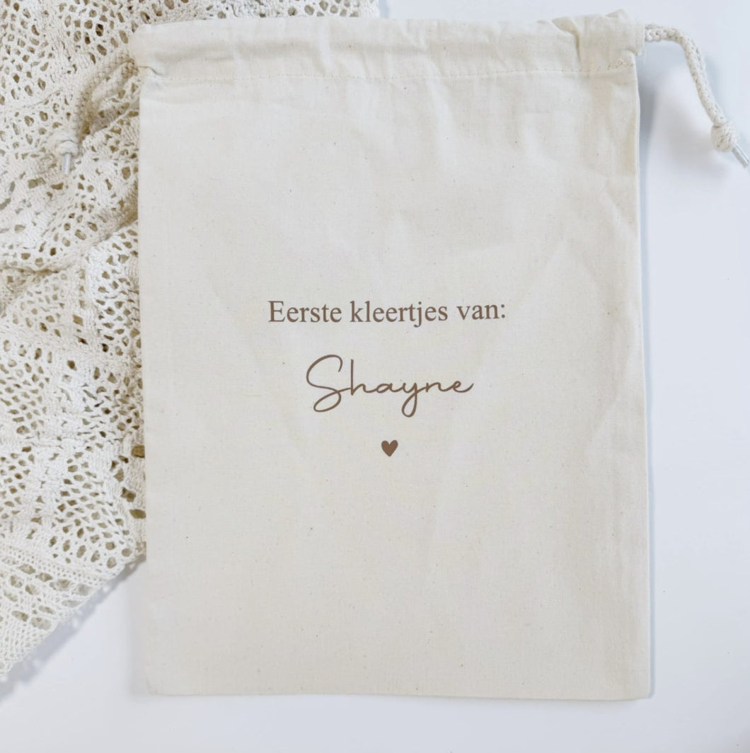 Bewaarzakje-eerste-kleertjes-van