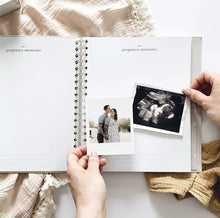 Laden Sie das Bild in den Galerie-Viewer, Blush-and-gold-invulboek-my-baby-safari-met-geschenkdoos