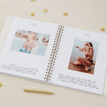 Afbeelding in Gallery-weergave laden, Blush-and-gold-invulboek-my-baby-pearl-met-geschenkdoos