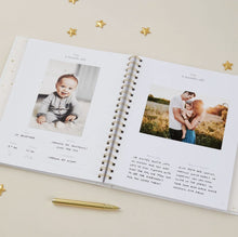 Laden Sie das Bild in den Galerie-Viewer, Blush-and-gold-invulboek-my-baby-pearl-met-geschenkdoos