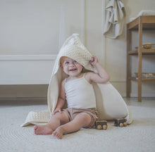 Laden Sie das Bild in den Galerie-Viewer, Koeka-omslagdoek-wafel-antwerp-natural