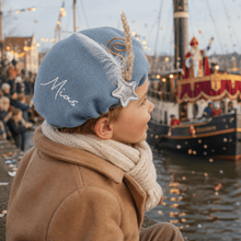 Laden Sie das Bild in den Galerie-Viewer, Pietenmuts ster met naam - Blauw tijdens de intocht