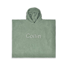 Afbeelding in Gallery-weergave laden, Poncho met naam - stone green