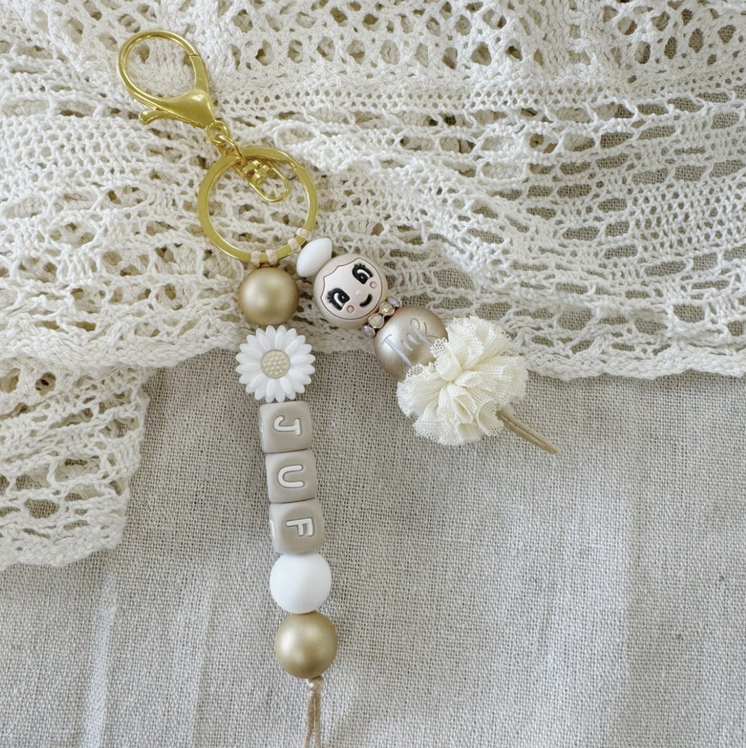Sleutelhanger-met-naam-gouden-poppetje-juf