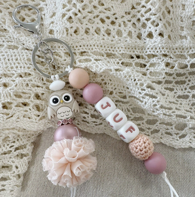 Sleutelhanger-met-naam-roze-popje