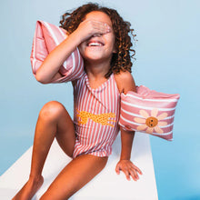 Laden Sie das Bild in den Galerie-Viewer, Swim Essentials badpak gestreept - Daisy Flower