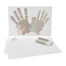 Laden Sie das Bild in den Galerie-Viewer, BamBam Family Handprint Kit met 3 kaarten, verfroller en 4 kleuren verf