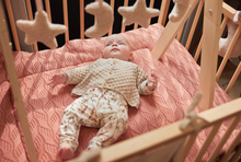 Laden Sie das Bild in den Galerie-Viewer, Jollein babygym speeltjes moon nougat  - Set van 4