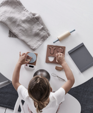 Afbeelding in Gallery-weergave laden, Kid&#39;s Concept bistro houten koekjes bakset