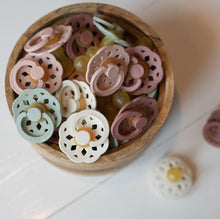Laden Sie das Bild in den Galerie-Viewer, BIBS speen boheme ivory - Maat 1 - Ikenmijnmama