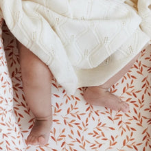 Afbeelding in Gallery-weergave laden, Cam Cam babynestje - Caramel leaves - Ikenmijnmama