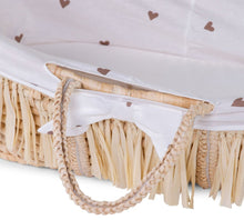 Afbeelding in Gallery-weergave laden, Childhome raffia moses mand + matras + bekleding - Jersey hearts - Ikenmijnmama