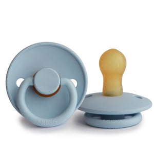 FRIGG speen classic baby blue - Natuurrubber - Maat 1 - Ikenmijnmama