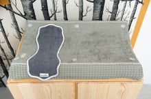 Afbeelding in Gallery-weergave laden, Koeka aankleedkussenhoes wafel Amsterdam - Steel grey - Ikenmijnmama