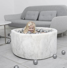 Laden Sie das Bild in den Galerie-Viewer, MISIOO ballenbad velours marble - rond 90x40cm - Ikenmijnmama