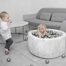 Laden Sie das Bild in den Galerie-Viewer, MISIOO ballenbad velours marble - rond 90x40cm - Ikenmijnmama