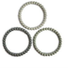 Afbeelding in Gallery-weergave laden, Mushie siliconen bijtringen bracelet (3 stuks) - Green tea - Ikenmijnmama