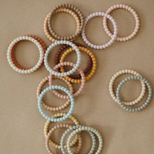 Laden Sie das Bild in den Galerie-Viewer, Mushie siliconen bijtringen bracelet (3 stuks) - Mellow - Ikenmijnmama