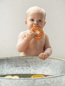 Oli & Carol bijt- en badspeeltje - Sinaasappel - Ikenmijnmama