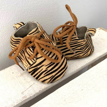 Afbeelding in Gallery-weergave laden, Schoentjes - Zebra beige - Ikenmijnmama