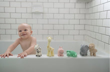 Laden Sie das Bild in den Galerie-Viewer, Tikiri badspeeltje met belletje - Nijlpaard - Ikenmijnmama